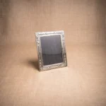 PORTARETRATO DE ALPACA LABRADA 18X24CM