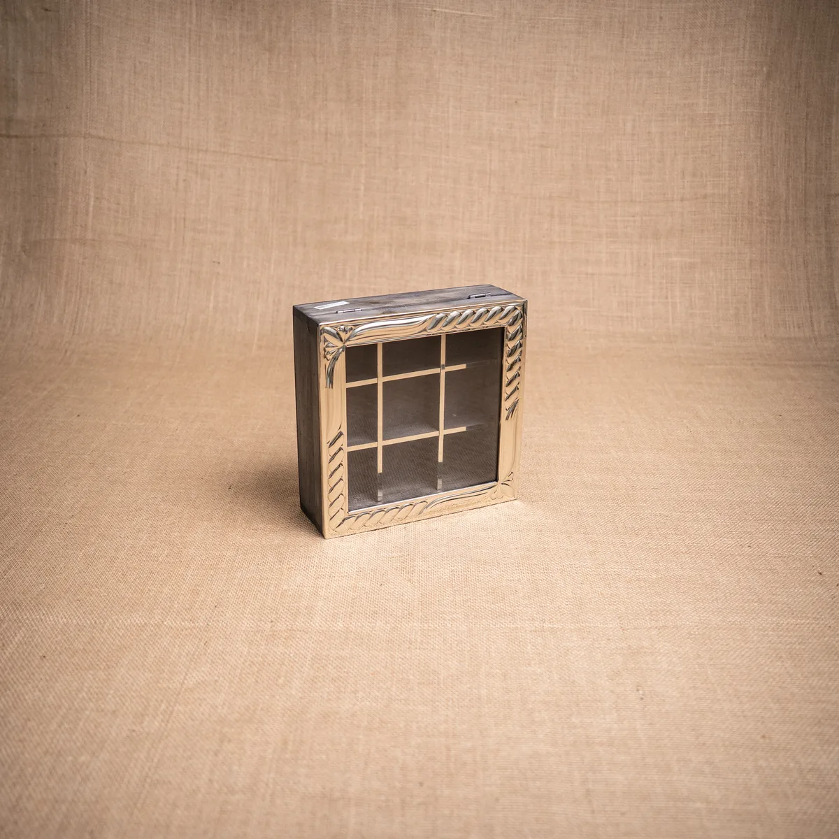 Capibara-136 CAJA DE TÉ CON ALPACA DE 9 DIVISIONES - Imagen 1