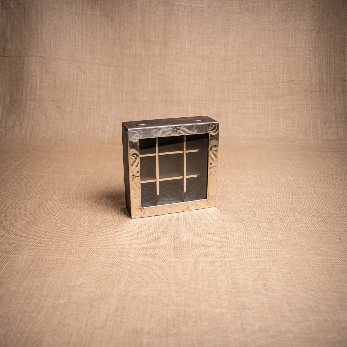 Capibara-145 CAJA DE TÉ BASE DE MADERA Y TAPA DE ALPACA DE 9 DIVISIONES - Imagen 1