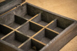 CAJA DE TÉ BASE DE MADERA Y TAPA DE ALPACA DE 9 DIVISIONES - Imagen 2