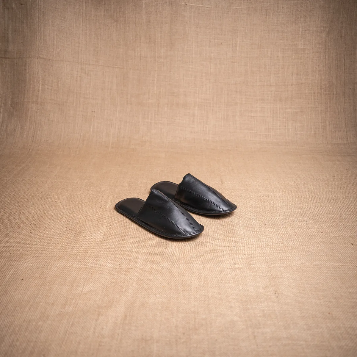 PORTADA - PANTUFLAS DE CUERO VACUNO PANTUFLAS DE CUERO VACUNO - Imagen 1