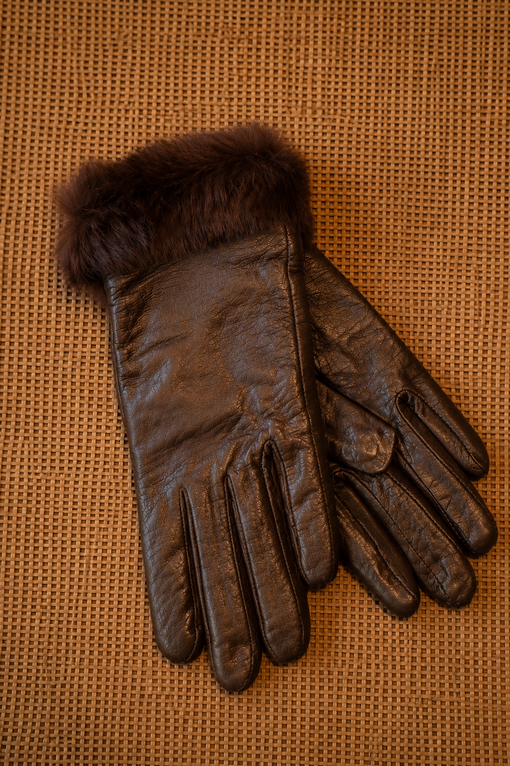 ChatGPT Image 4 ago 2026, 06_26_18 p.m. GUANTES DE DAMA CUMBRE - Imagen 1