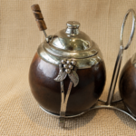 JUEGO DE MATE + YERBERA DOBLE CON HOJITA - Imagen 3