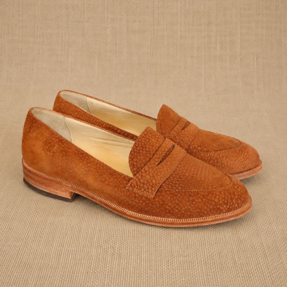 4011 (2) MOCASÍN CUERO DE CARPINCHO CON VINCHA - Imagen 1