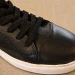 ZAPATILLA DE CUERO CON CORDONES - Imagen 3