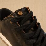 ZAPATILLA DE CUERO CON CORDONES - Imagen 2