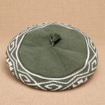 BOINA CON GUARDA MAPUCHE DE PLATO 30CM