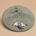 BOINA DE HILO BORDADA PLATO 26CM