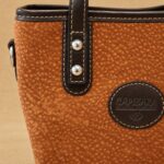 CARTERA BRUNA CUERO DE CARPINCHO - Imagen 2
