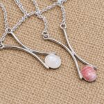 COLLAR EN FORMA DE PEZ CON PIEDRA CENTRAL - Imagen 2